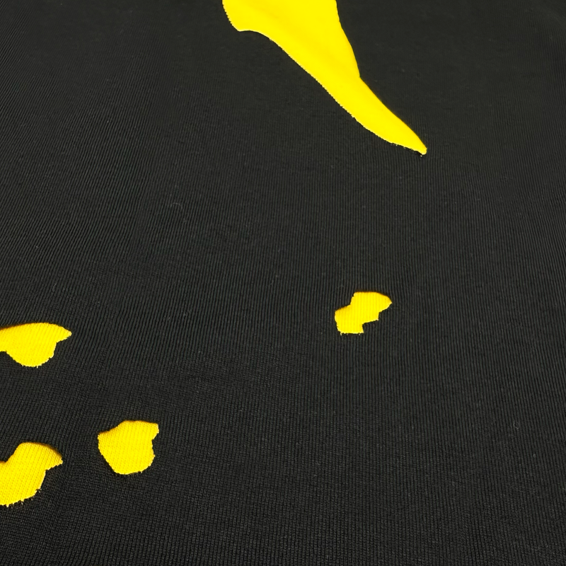 BEE 8-BIT APPLIQUÉ TEE