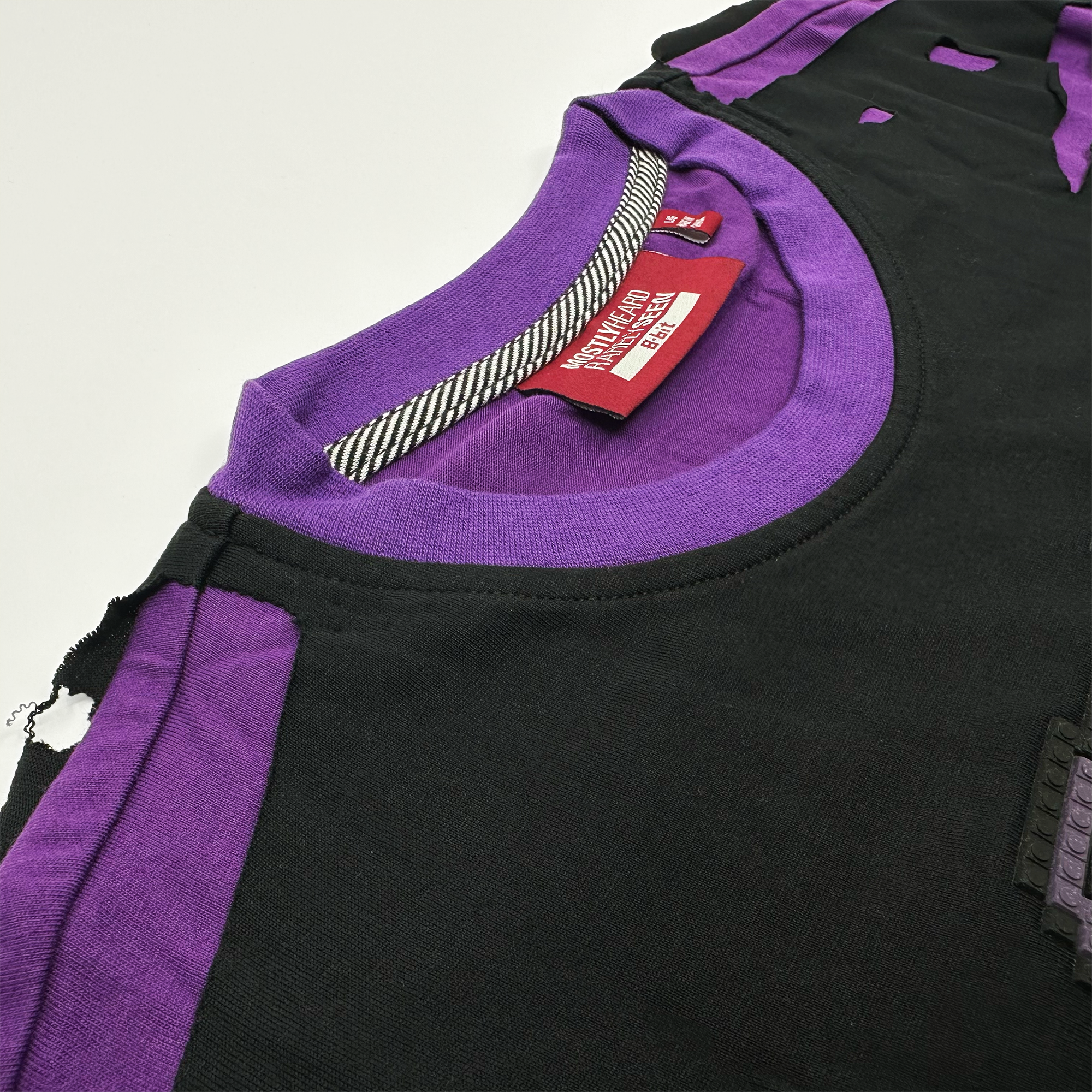 SHOCKER 8-BIT APPLIQUÉ TEE